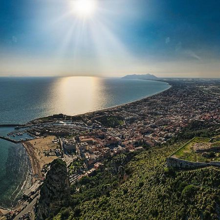 Appartamento Casa Vitelli - Centro Storico A Due Passi Da Tutto Terracina Esterno foto