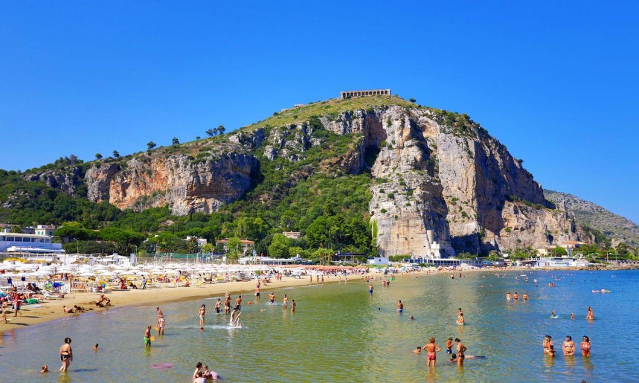 Appartamento Casa Vitelli - Centro Storico A Due Passi Da Tutto Terracina Esterno foto