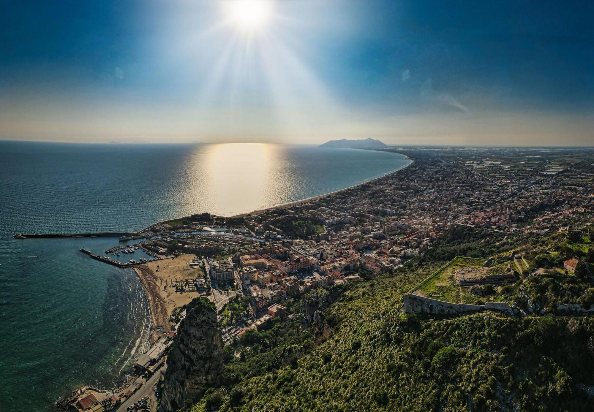Appartamento Casa Vitelli - Centro Storico A Due Passi Da Tutto Terracina Esterno foto